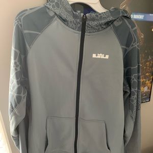 Nike le bron hoodie